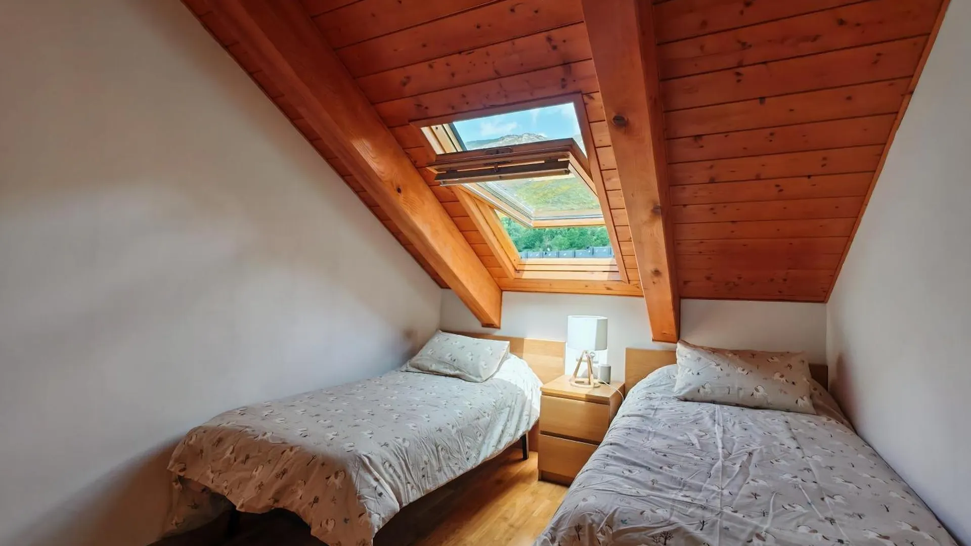Apartamento Abuhardillado Y Espacioso Auet 3 プラ・デ・ラ・エルミータ アパート