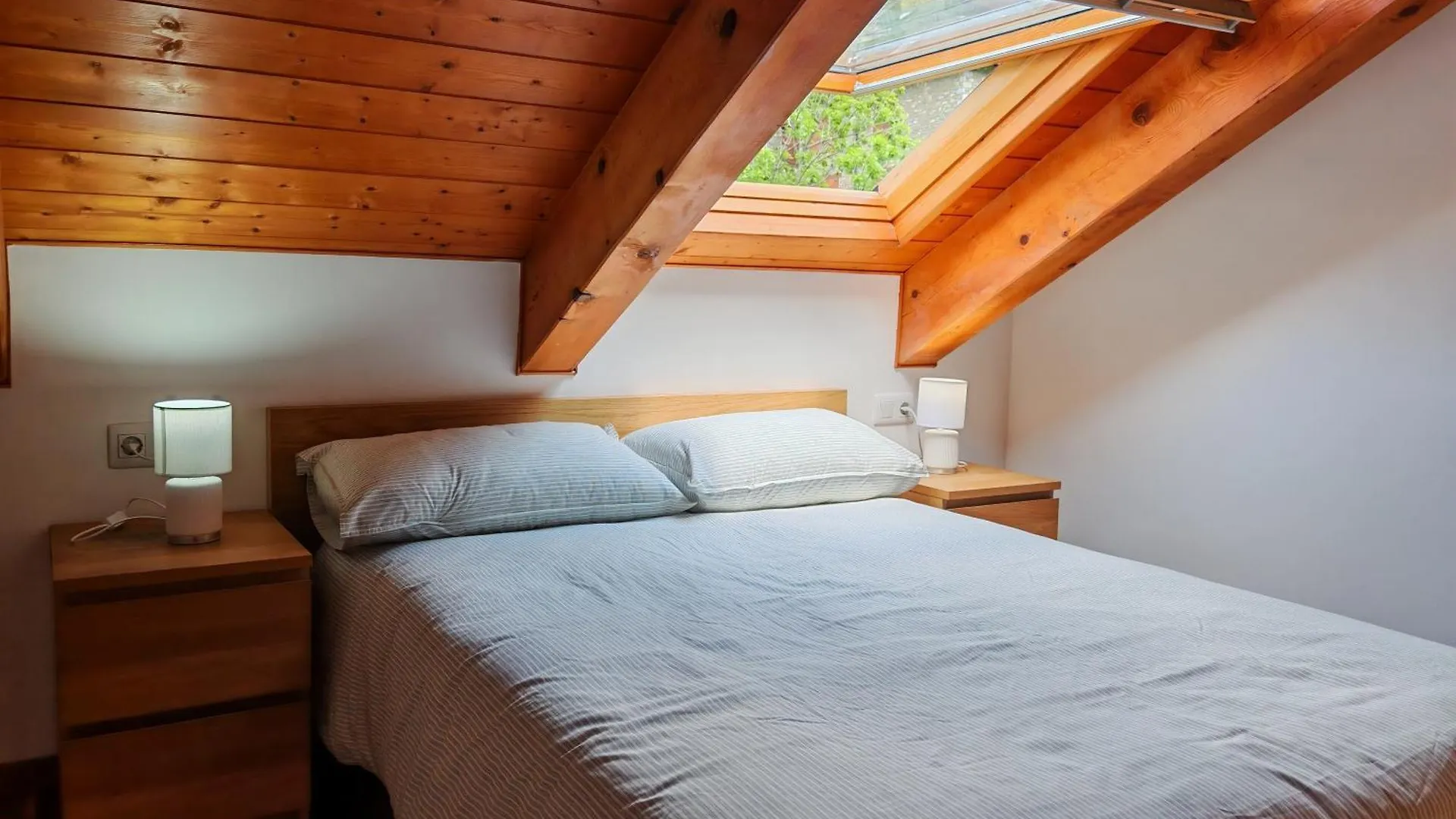 アパート Apartamento Abuhardillado Y Espacioso Auet 3 プラ・デ・ラ・エルミータ スペイン